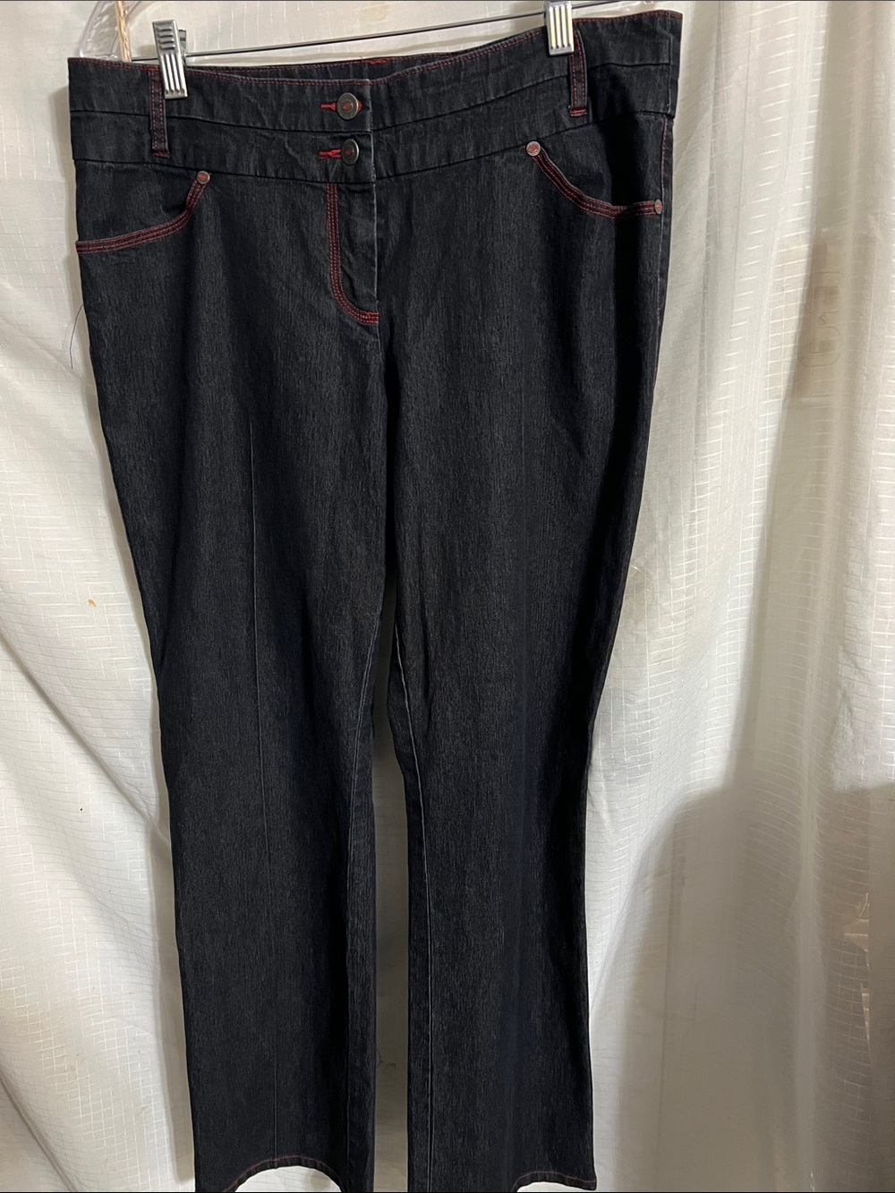 Bisou Bisou Black Straight-Leg Jeans with Red Topstitching size 14. (JN1)